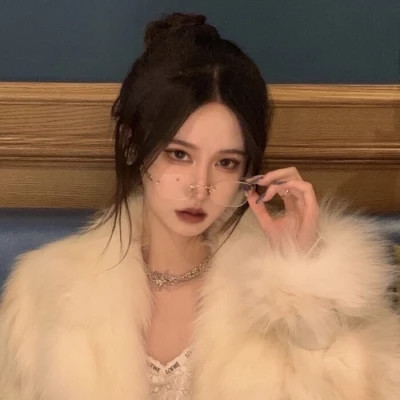 2025最火头像女伤感真人图片