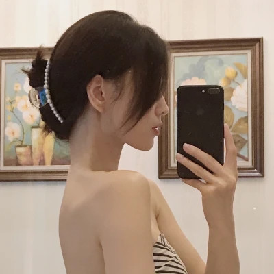 2025最火头像女伤感真人图片