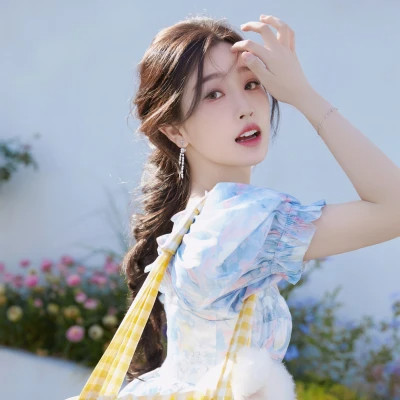 2025头像唯美女生最火图片