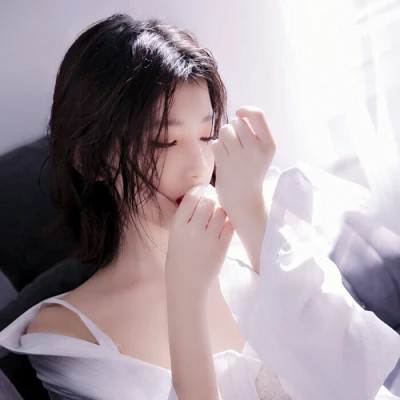 2025头像唯美女生最火图片