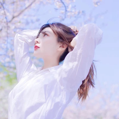 2025头像唯美女生最火图片
