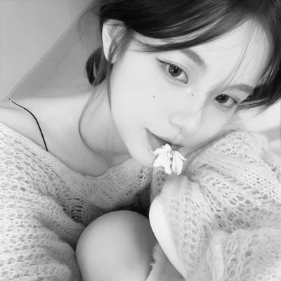 唯美黑白女生头像