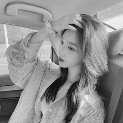 唯美黑白女生头像