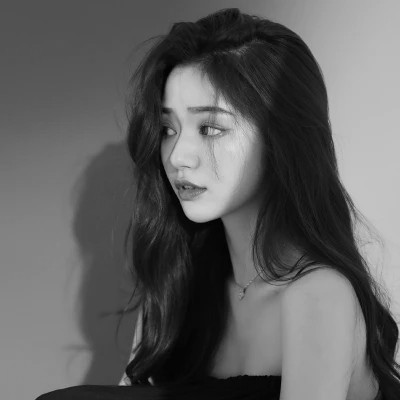 唯美黑白女生头像