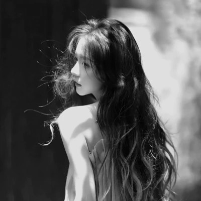高级感黑白色系真人女生头像