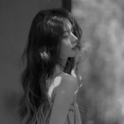 高级感黑白色系真人女生头像