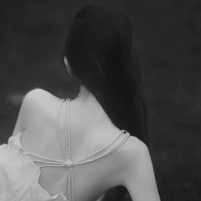 高级感黑白色系真人女生头像