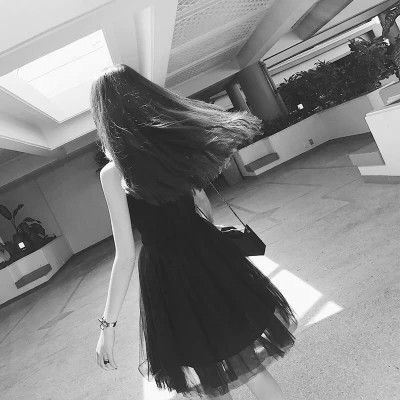 高级感黑白色系真人女生头像