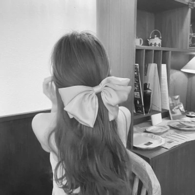 高级感黑白色系真人女生头像