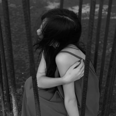 高级感黑白色系真人女生头像