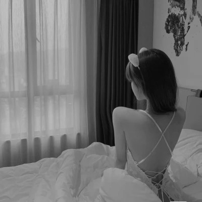 高级感黑白色系真人女生头像