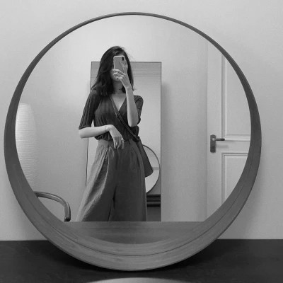 高级感黑白色系真人女生头像