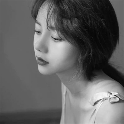 高级感黑白色系真人女生头像