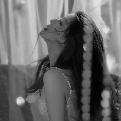 高级感黑白色系真人女生头像