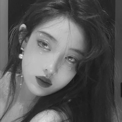 高级感黑白色系真人女生头像