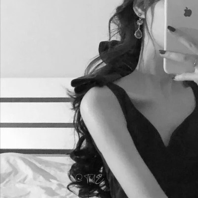 高级感黑白色系真人女生头像