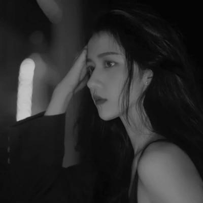 高级感黑白色系真人女生头像