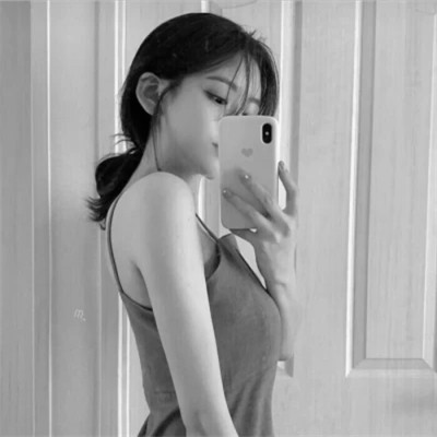 高级感黑白色系真人女生头像