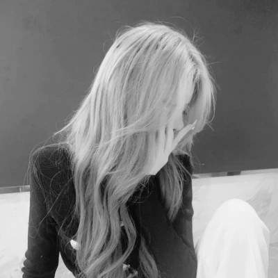 高级感黑白色系真人女生头像