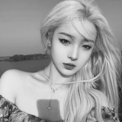 高级感黑白色系真人女生头像