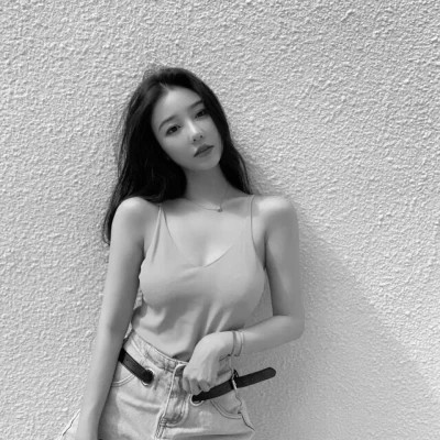 高级感黑白色系真人女生头像