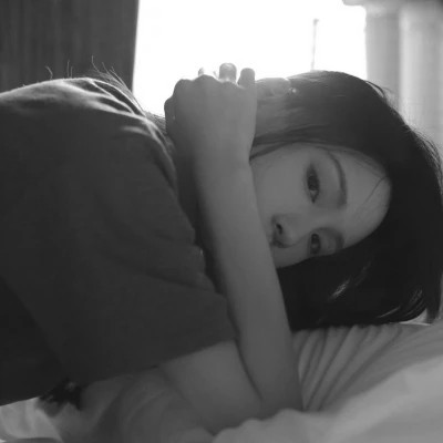 高级感黑白色系真人女生头像