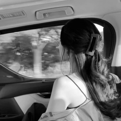 高级感黑白色系真人女生头像