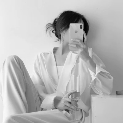 高级感黑白色系真人女生头像