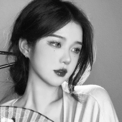 高级感黑白色系真人女生头像