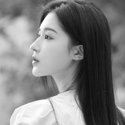 高级感黑白色系真人女生头像