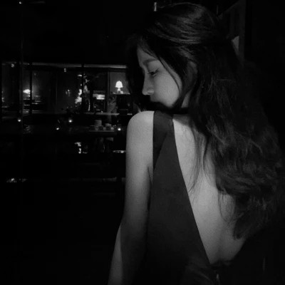 高级感黑白色系真人女生头像