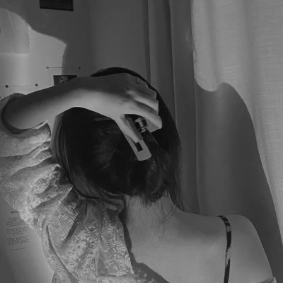 高级感黑白色系真人女生头像