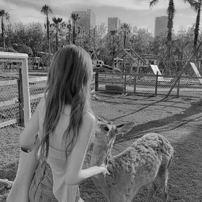 高级感黑白色系真人女生头像