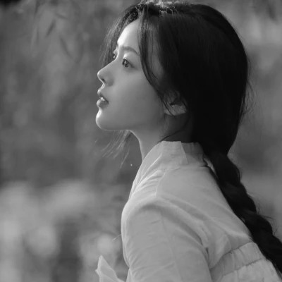 高级感黑白色系真人女生头像