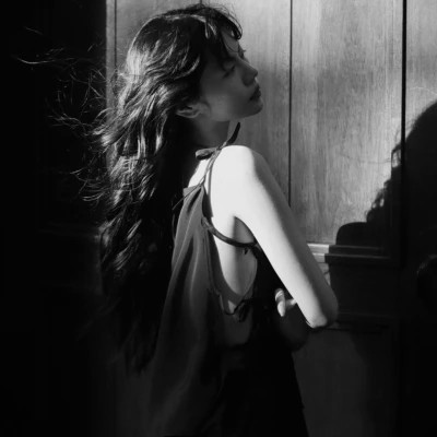 高级感黑白色系真人女生头像
