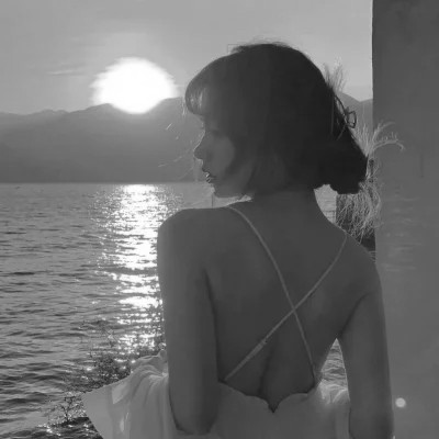 高级感黑白色系真人女生头像