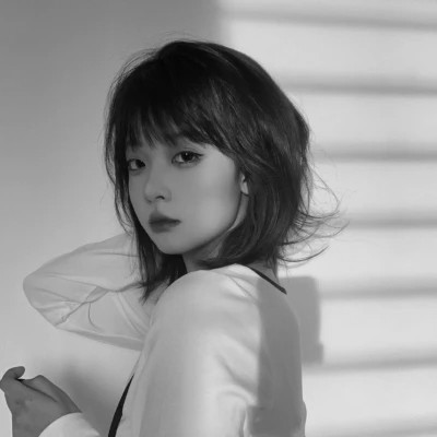 高级感黑白色系真人女生头像