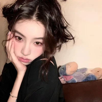 头像女生图片2025新款
