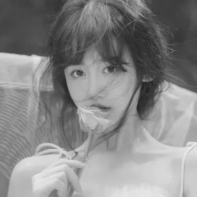 黑白好看女生头像