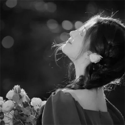 黑白好看女生头像