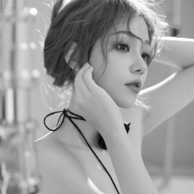 黑白好看女生头像