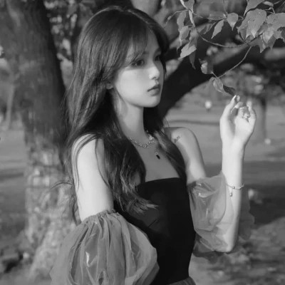 黑白好看女生头像