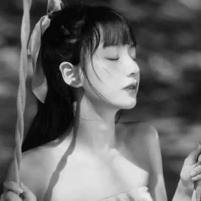黑白好看女生头像