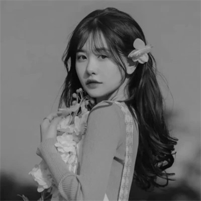 黑白好看女生头像