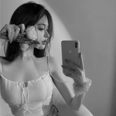 黑白好看女生头像