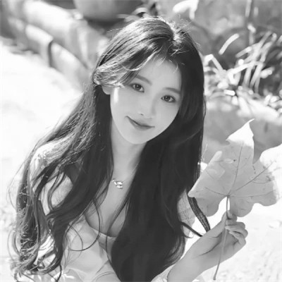 黑白好看女生头像