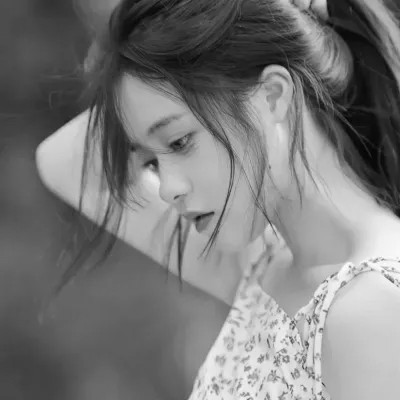 黑白好看女生头像