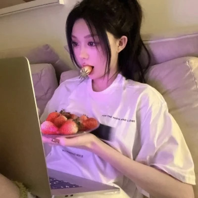 2025最新漂亮美丽女子头像