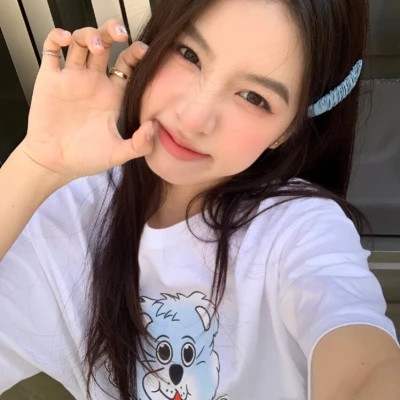 2025最新漂亮美丽女子头像