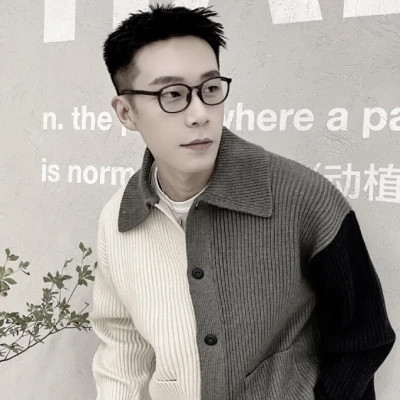 2025男生帅气微信头像真人